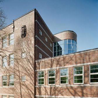 Fassadensanierung Gymnasium Alstertal Ein Haus von außen