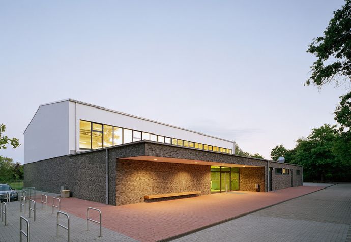 Sporthalle Mühlenschule Holm-Seppensen Turnhalle Außenansicht