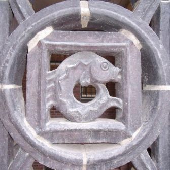 Terrakotta Bestattungsforum - Ohlsdorf Ornament mit Fisch
